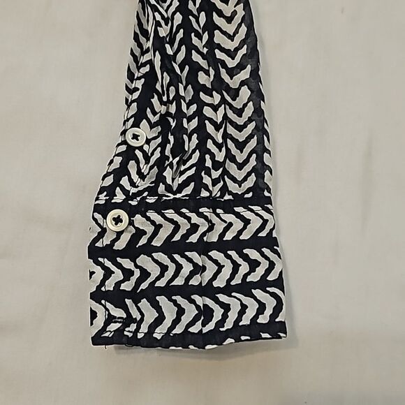 J. Crew button-down shirt size small. - Picture 7 of 8